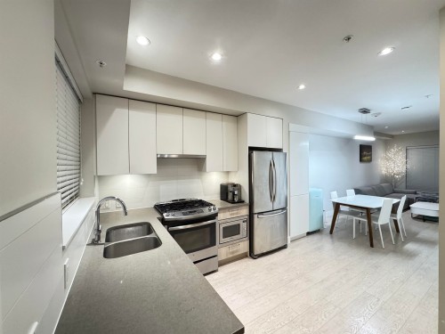 7-5122 Canada Way, Burnaby, BC 