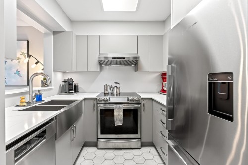 403-260 Newport Drive, Port Moody, BC 