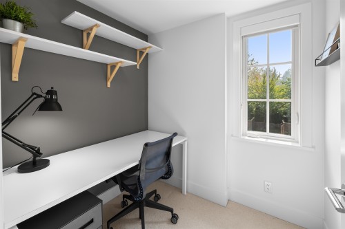 6-1133 Ridgewood Drive, North Vancouver, BC 