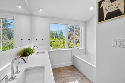 6-1133 Ridgewood Drive, North Vancouver, BC 