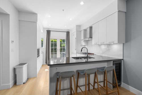 6-1133 Ridgewood Drive, North Vancouver, BC 