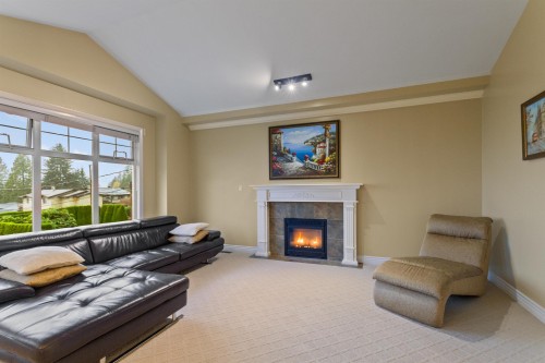 3782 Lonsdale Avenue, North Vancouver, BC 