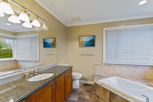 3782 Lonsdale Avenue, North Vancouver, BC 