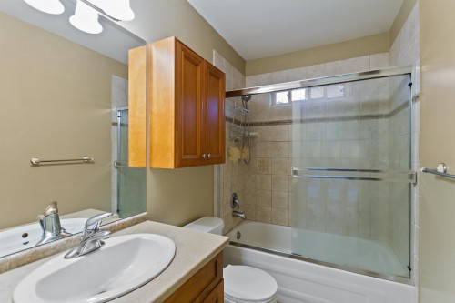 3782 Lonsdale Avenue, North Vancouver, BC 