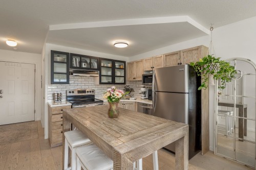 310-2221 Gondola Way, Whistler, BC 