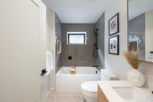 1-2154 E. 6 Avenue, Vancouver, BC 