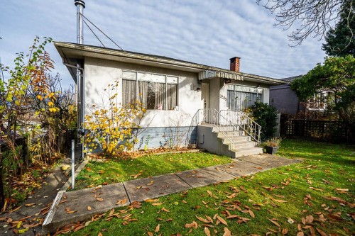 3205 3Rd Avenue E, Vancouver, BC 