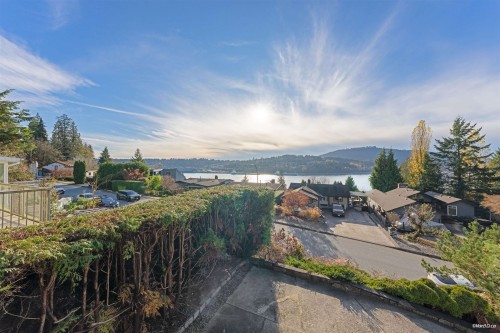 3 Crawford Bay, Port Moody, BC 