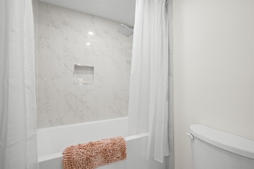 204-1528 Bowser Avenue, North Vancouver, BC 