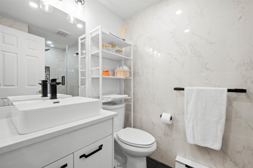 204-1528 Bowser Avenue, North Vancouver, BC 