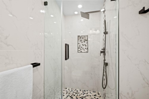 204-1528 Bowser Avenue, North Vancouver, BC 