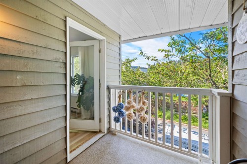 204-1528 Bowser Avenue, North Vancouver, BC 