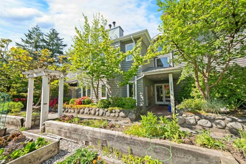 204-1528 Bowser Avenue, North Vancouver, BC 