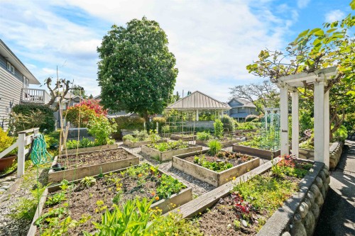 204-1528 Bowser Avenue, North Vancouver, BC 