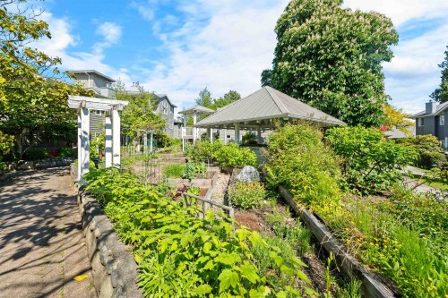 204-1528 Bowser Avenue, North Vancouver, BC 