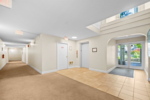 204-1528 Bowser Avenue, North Vancouver, BC 