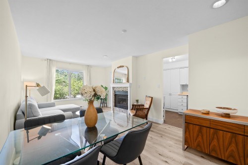 204-1528 Bowser Avenue, North Vancouver, BC 