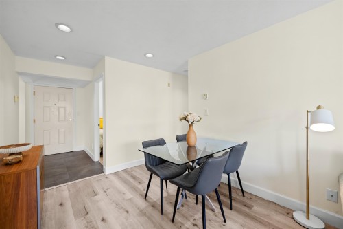 204-1528 Bowser Avenue, North Vancouver, BC 