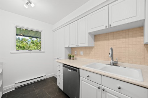 204-1528 Bowser Avenue, North Vancouver, BC 