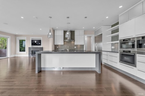 2548 Mathers Avenue, West Vancouver, BC 