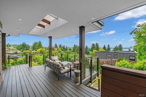 2548 Mathers Avenue, West Vancouver, BC 