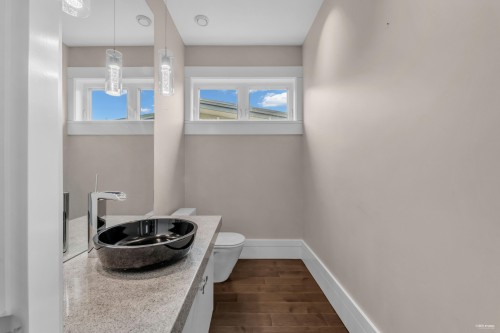 2548 Mathers Avenue, West Vancouver, BC 