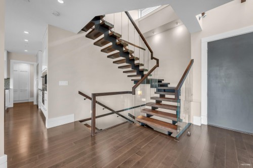 2548 Mathers Avenue, West Vancouver, BC 