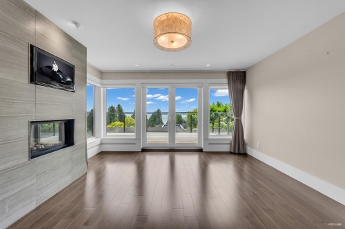 2548 Mathers Avenue, West Vancouver, BC 