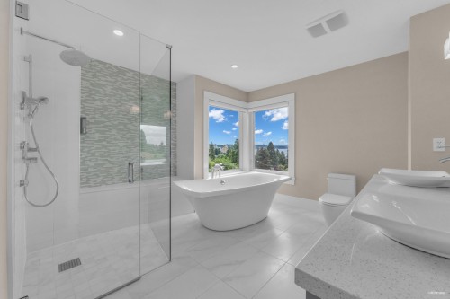 2548 Mathers Avenue, West Vancouver, BC 