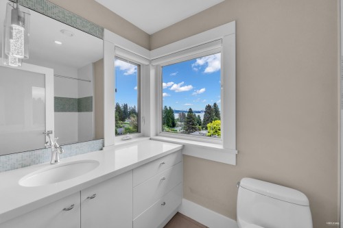 2548 Mathers Avenue, West Vancouver, BC 