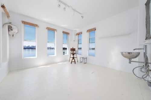 A27-415 Esplanade Avenue W, North Vancouver, BC 