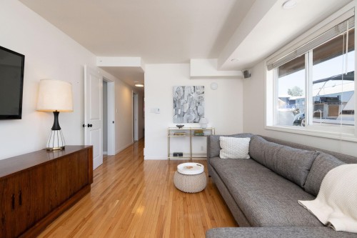 A27-415 Esplanade Avenue W, North Vancouver, BC 