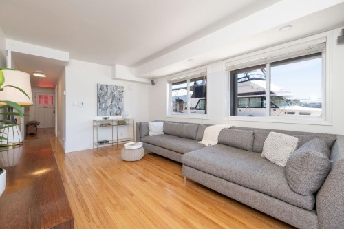 A27-415 Esplanade Avenue W, North Vancouver, BC 