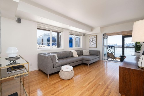 A27-415 Esplanade Avenue W, North Vancouver, BC 