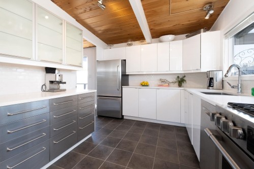 A27-415 Esplanade Avenue W, North Vancouver, BC 