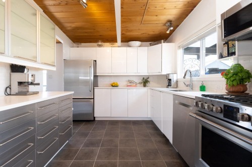 A27-415 Esplanade Avenue W, North Vancouver, BC 