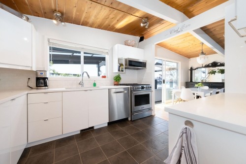 A27-415 Esplanade Avenue W, North Vancouver, BC 