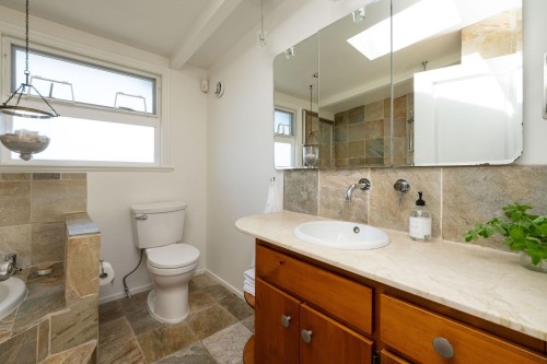 A27-415 Esplanade Avenue W, North Vancouver, BC 