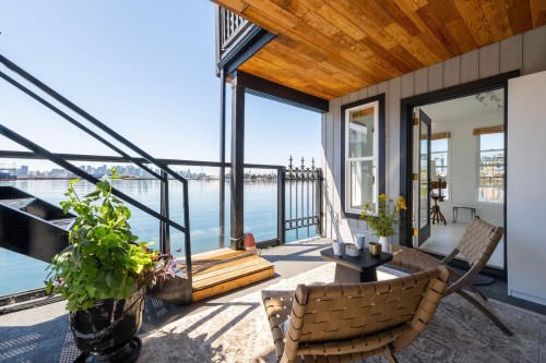 A27-415 Esplanade Avenue W, North Vancouver, BC 