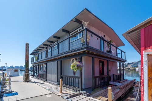 A27-415 Esplanade Avenue W, North Vancouver, BC 