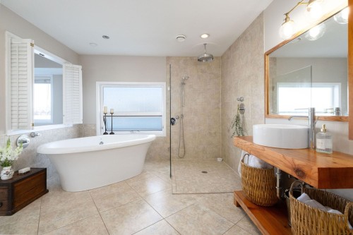 A27-415 Esplanade Avenue W, North Vancouver, BC 