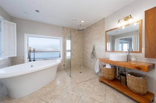 A27-415 Esplanade Avenue W, North Vancouver, BC 