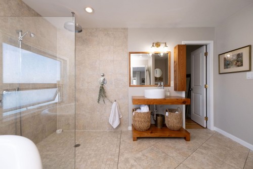 A27-415 Esplanade Avenue W, North Vancouver, BC 