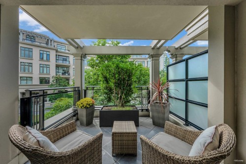 202-533 Waters Edge Crescent, West Vancouver, BC 