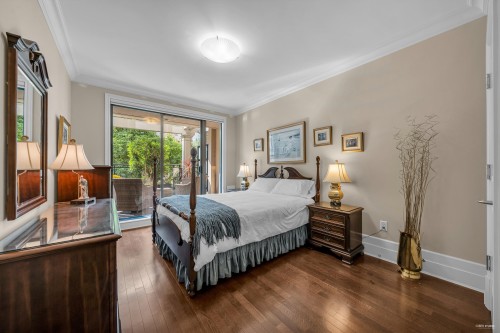 202-533 Waters Edge Crescent, West Vancouver, BC 