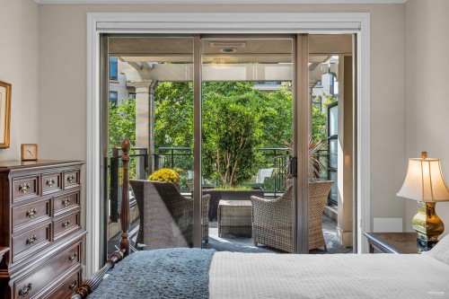 202-533 Waters Edge Crescent, West Vancouver, BC 