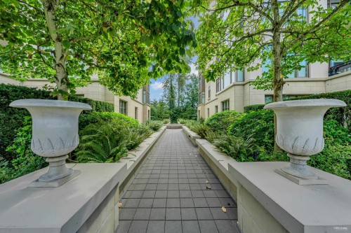202-533 Waters Edge Crescent, West Vancouver, BC 