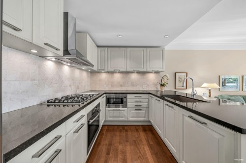 202-533 Waters Edge Crescent, West Vancouver, BC 