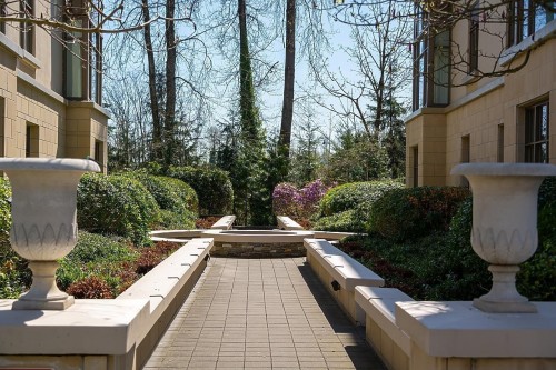 202-533 Waters Edge Crescent, West Vancouver, BC 