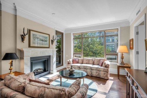 202-533 Waters Edge Crescent, West Vancouver, BC 